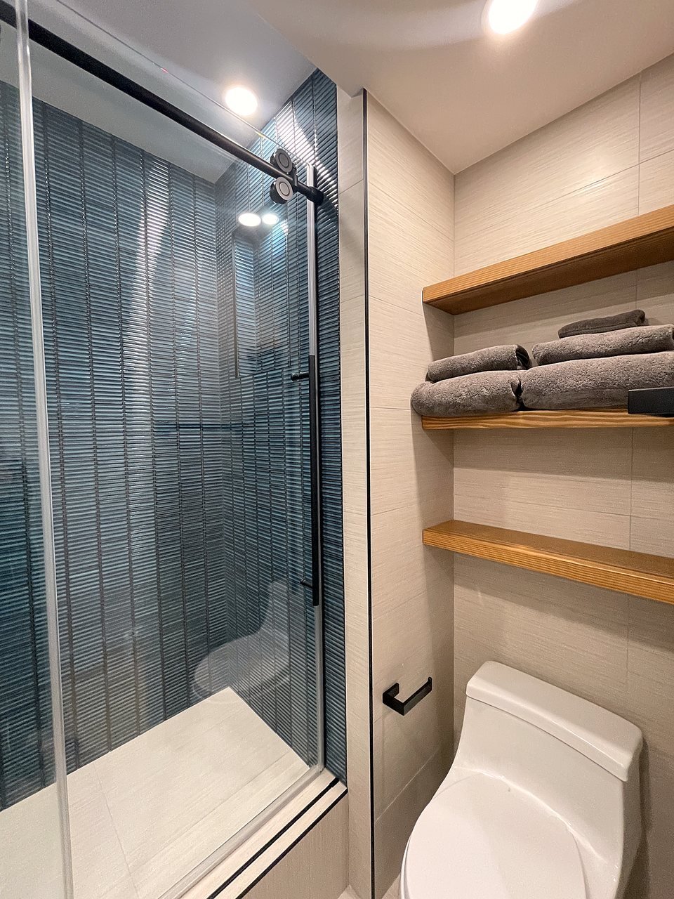 Freestanding tub with natural light